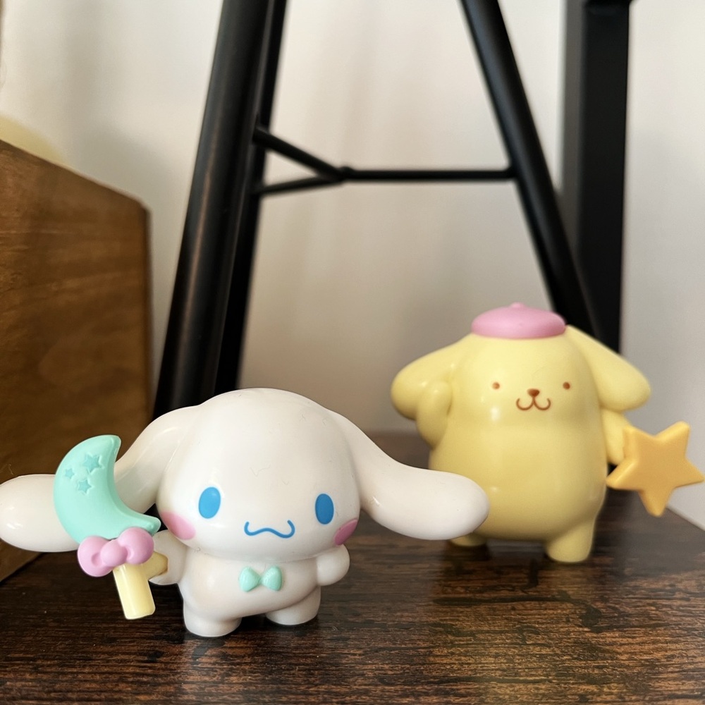 Cinnamoroll and Pompompurin Figures.